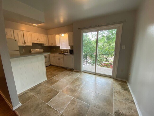 Foto del edificio - Price Reduced - Exceptional Price on 2-bed...