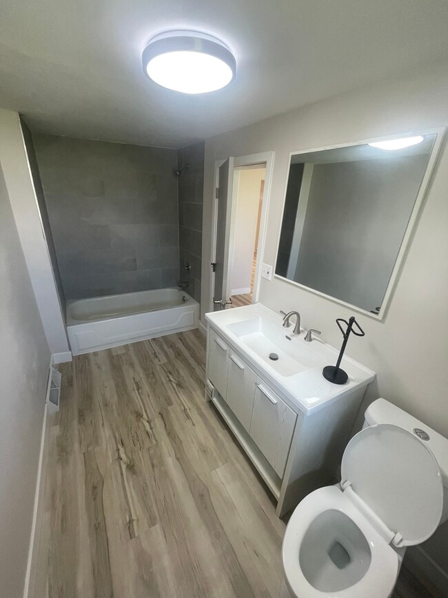 Bathroom - 1001 S 4th Ave