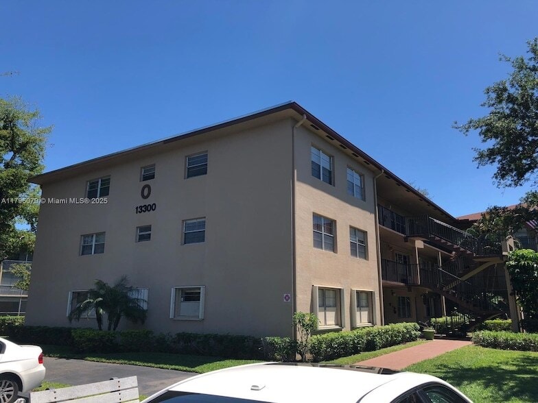 Foto principal - 13300 SW 1st St