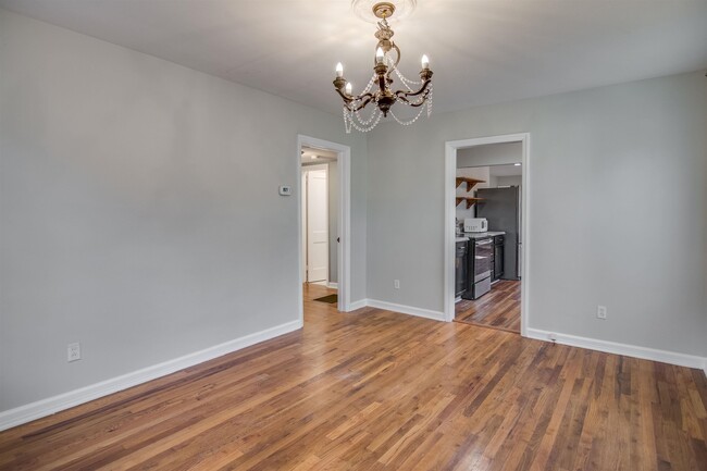 Foto del edificio - 2148 Charter Oak Dr