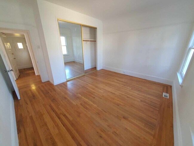 Foto del edificio - 627 E 15th St