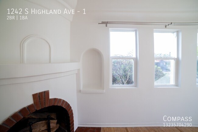 Building Photo - Enchanting Spanish Duplex: 2 Beds, 1 Bath,...