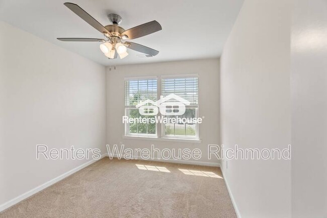 Building Photo - 429 Creekwillow Dr