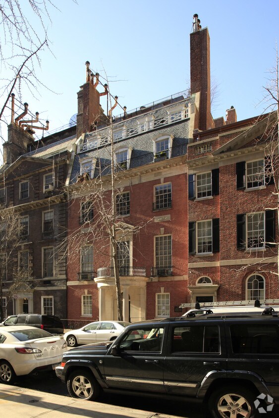 Primary Photo - 120 E 80th St