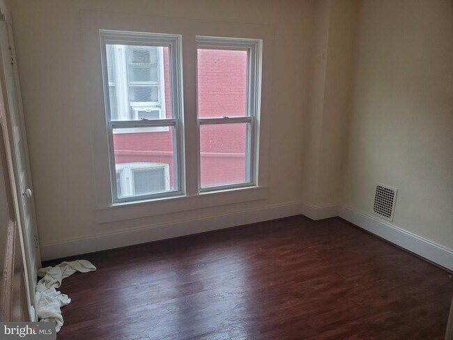 Foto del edificio - 437 S Burhans Blvd