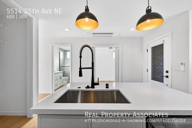 Building Photo - 5514 25th Ave NE