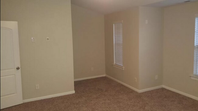 Foto del edificio - Beautiful Townhome in Harrisburg School Di...