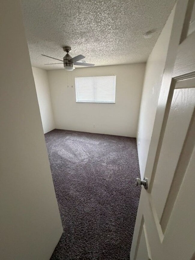 Building Photo - 2 bed/1 bath apartment in Golden