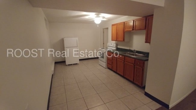 Building Photo - One Bedroom Apartment