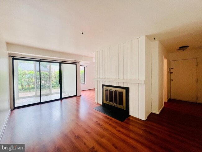 Building Photo - 10570 Twin Rivers Rd