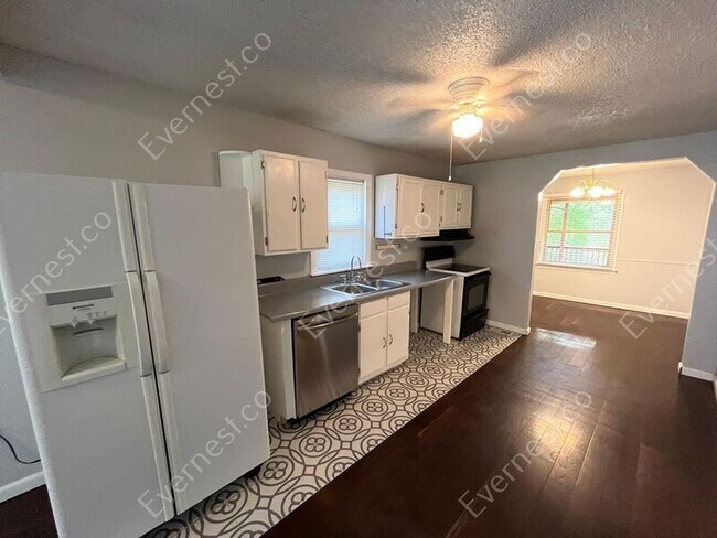 Building Photo - 2606 Acuff St