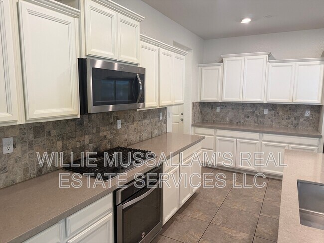 Building Photo - 1388-1390 Dairy Dr