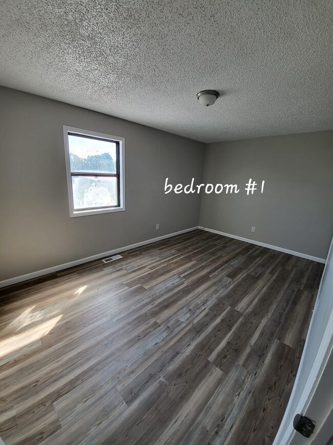 Building Photo - 2-Bed 1.5-Bath Townhome Available Soon!