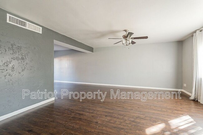 Foto del edificio - 8331 E Thomas Rd