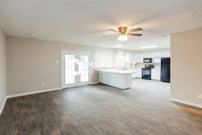 Foto del edificio - 3 Bedroom Pet-Friendly Home in MESQUITE, TX with Main Street Renewal