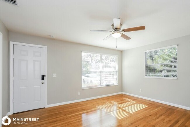 Foto del edificio - 511 62nd Ave S, St Petersburg, FL 33705