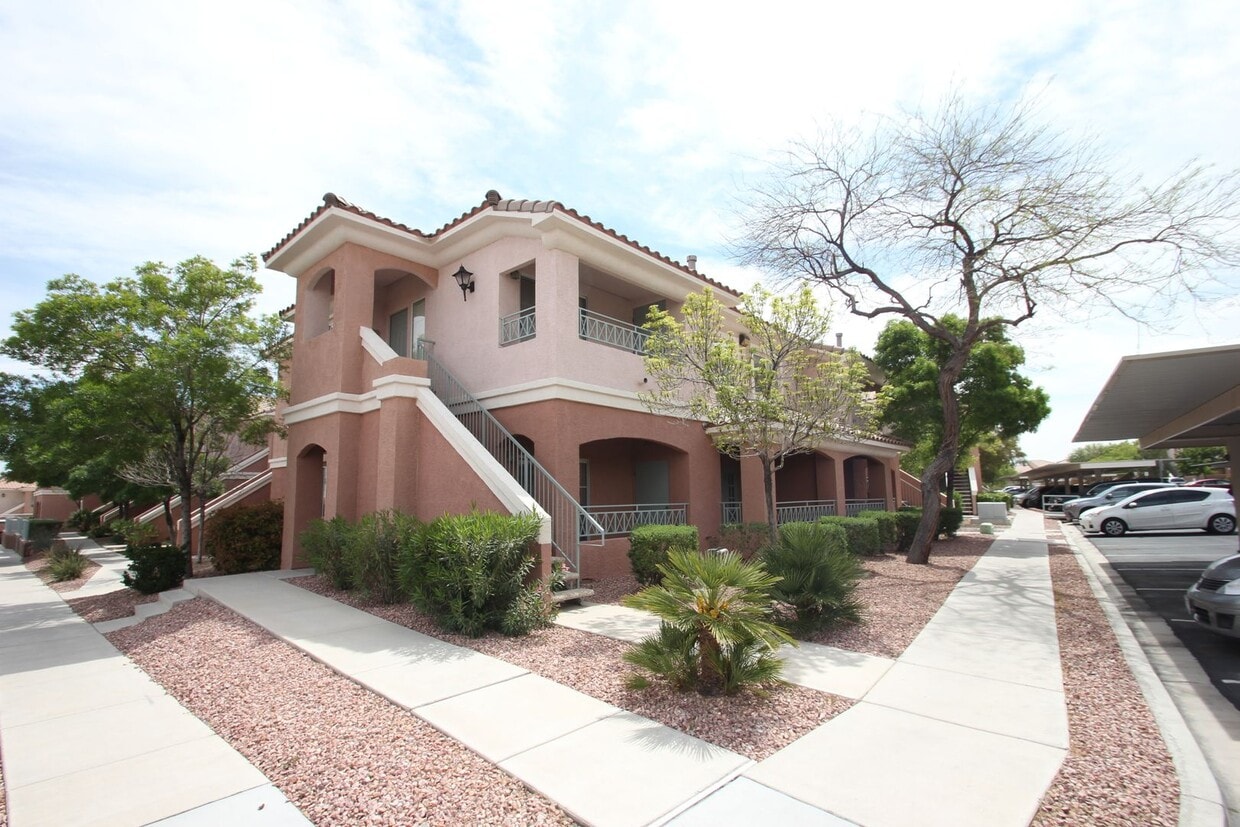 Primary Photo - Amazing 2 BD 2 BA Condo in a Gated Community