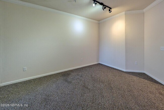 Foto del edificio - 8290 Park Way