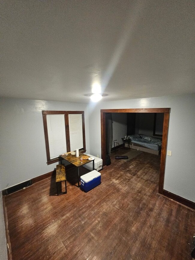Building Photo - 1372 Merryman St