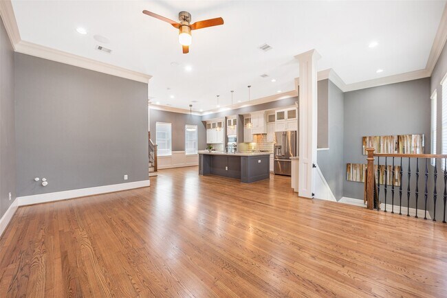 Foto del edificio - 212 W 6th St