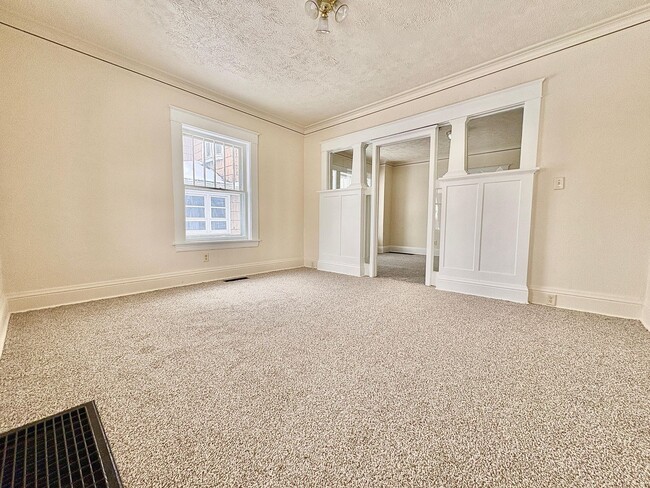 Foto del edificio - 1318 Lincoln Way East