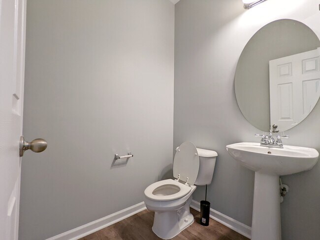 Half bath - 343 Edgecroft Way