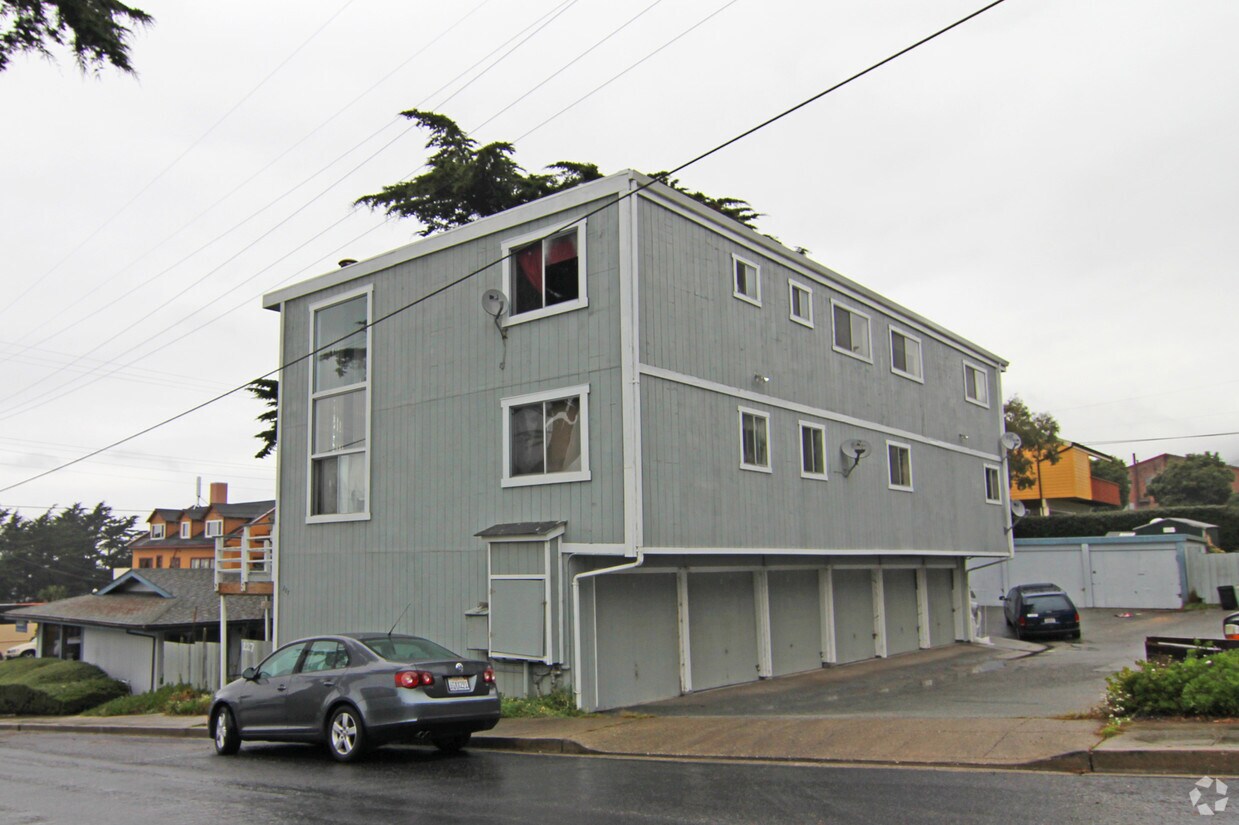 Building Photo - 227 8th St