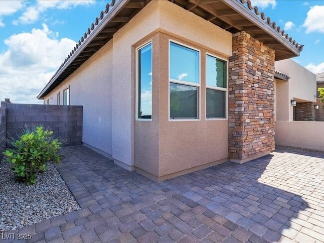 Building Photo - 11837 Grassy Pln Ave