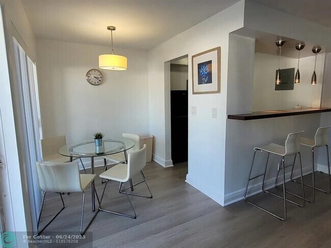 Foto del edificio - 3226 NE 12th St