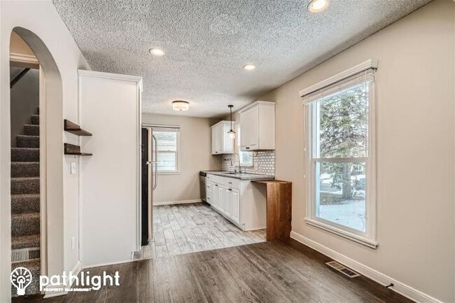 Building Photo - 2622 Meridian Dr, Robbinsdale, MN, 55422