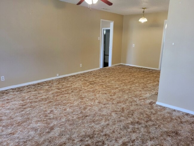 Building Photo - GREAT LARGE HOME