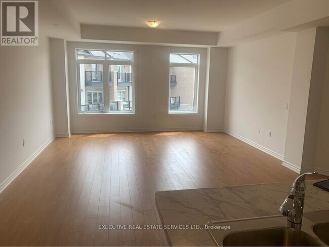 Photo du bâtiment - 439 Dougall Ave