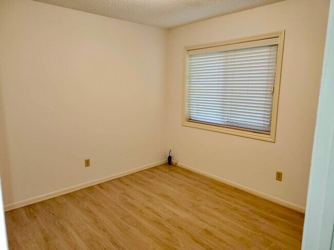 Foto del edificio - 2118 Hickory Lawn Dr
