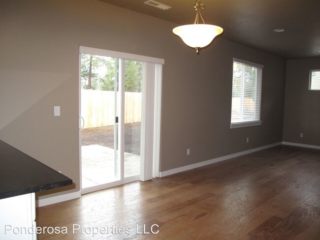 Foto del edificio - 492 N Village Meadows Rd