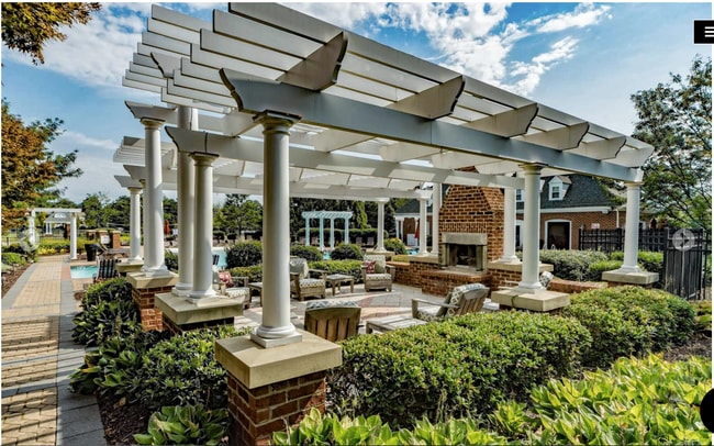 Garden - 1019 Estates Village Ln
