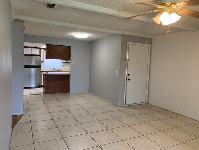 Building Photo - Nice 2/2 Condo in Great Location in St. Cloud