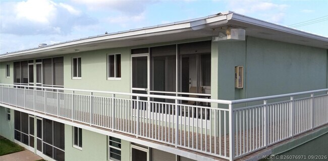 Foto del edificio - 2100 NE 38th St