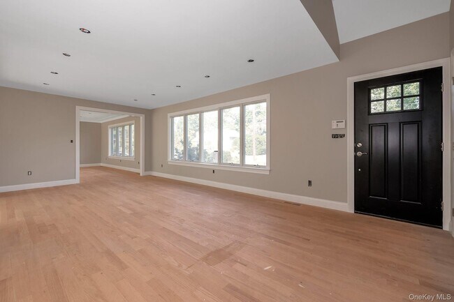 Building Photo - 58 Marion Dr