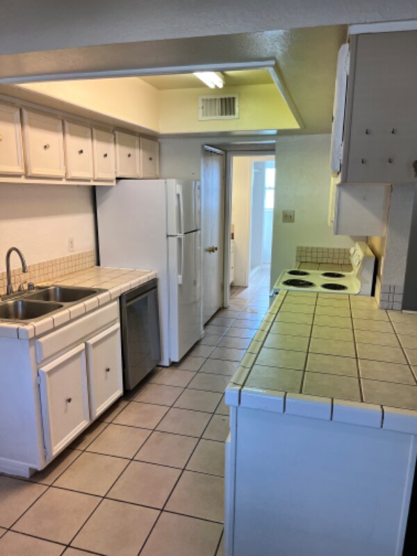Foto del edificio - 6700 Escondido Dr