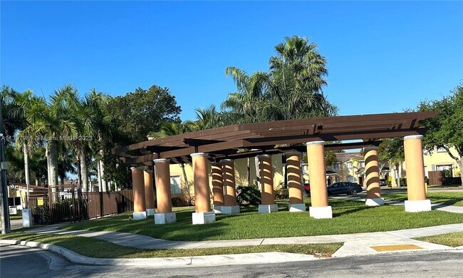 Foto del edificio - 1666 SE 27th Ct
