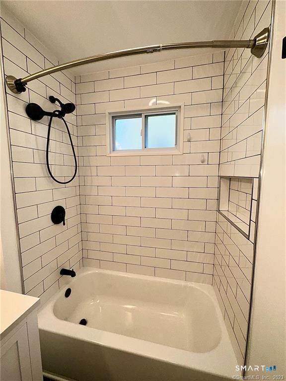 Building Photo - 492 Stanley St