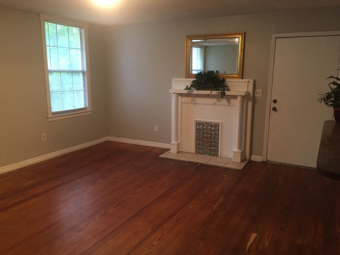 Living Room - 206 Greene St