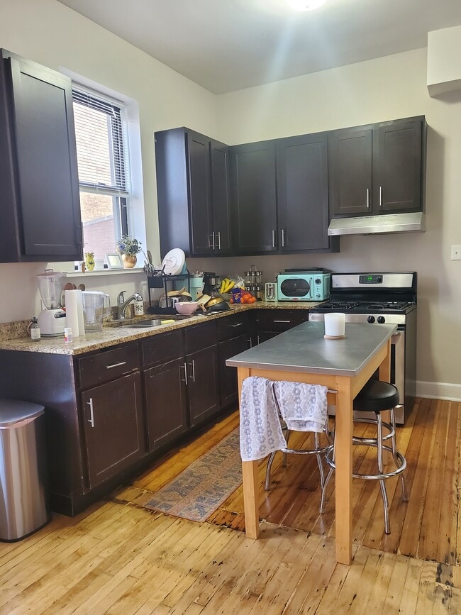 Building Photo - 2511 W Augusta Blvd