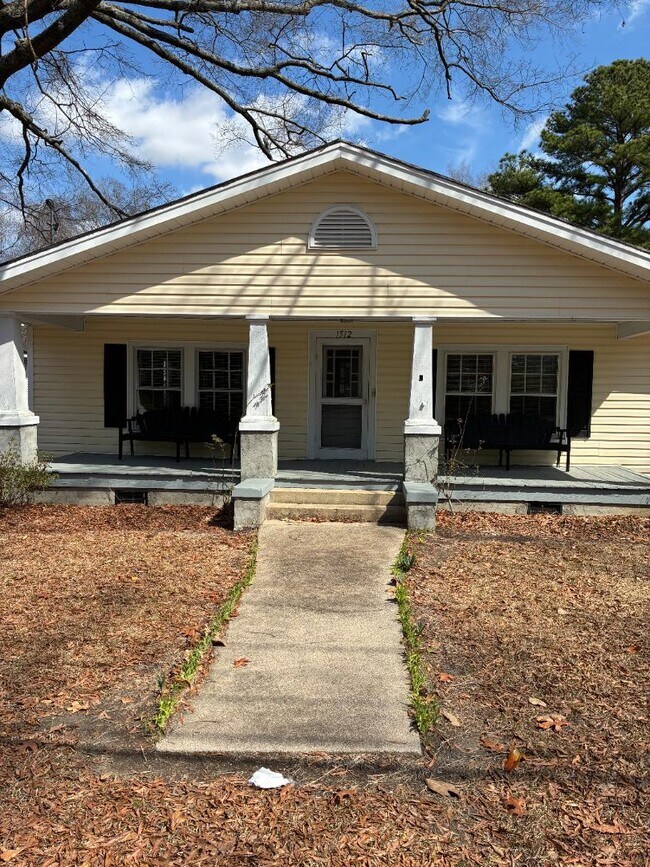 Building Photo - 1512 Nash St N