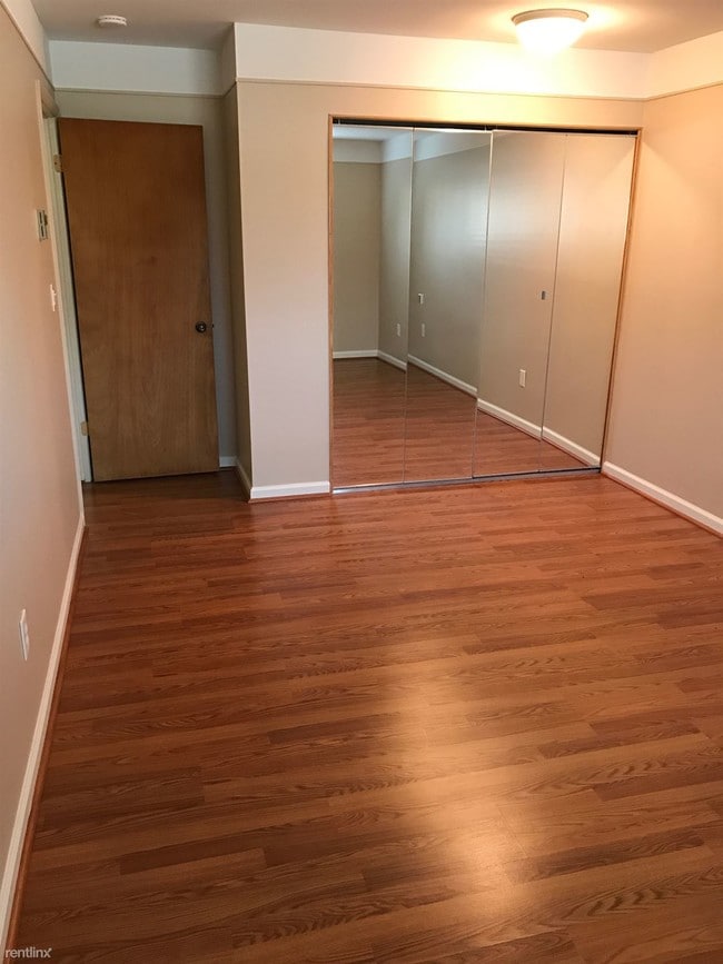 7422 Woodview St, Westland, MI 48185 Condo for Rent in Westland, MI