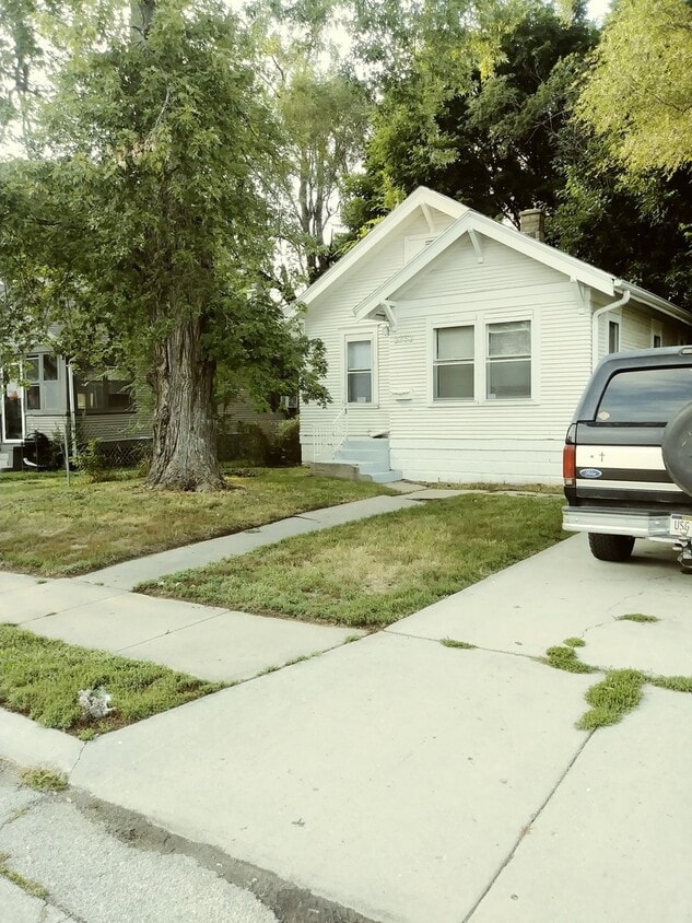 Foto principal - Cozy 2 bed 1 bath house $995