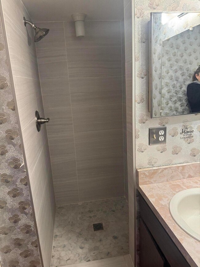 Foto del edificio - 19601 W 12 Mile Rd