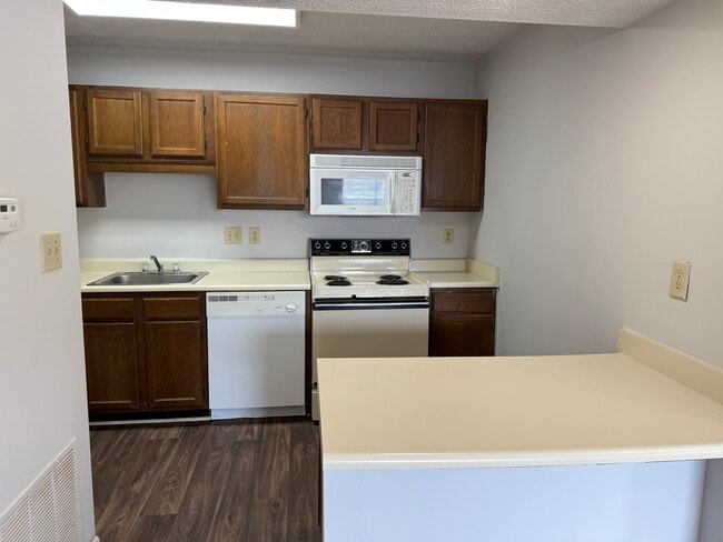 Building Photo - Azalea Hill