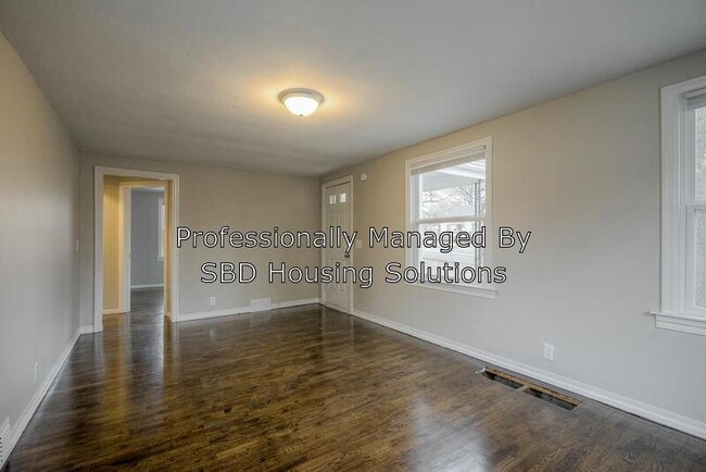 Building Photo - 10522 E 10th St S
