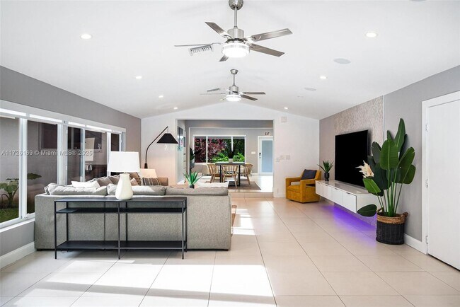 Foto del edificio - 1019 NE 115th St